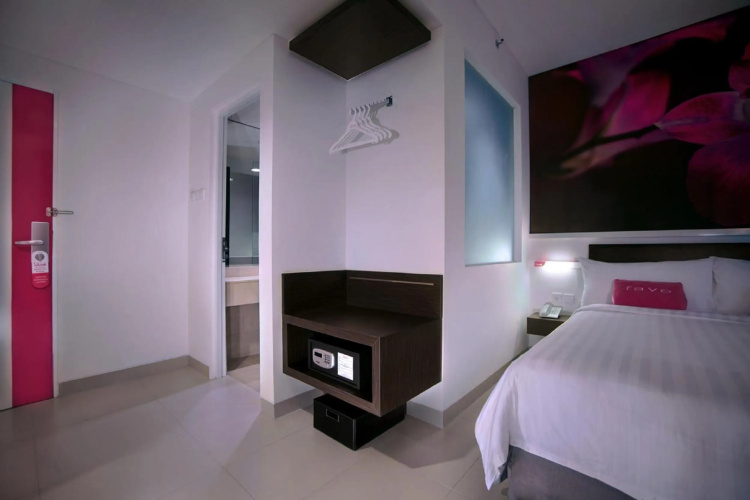 Pacific Marina Inn Airport Hotel