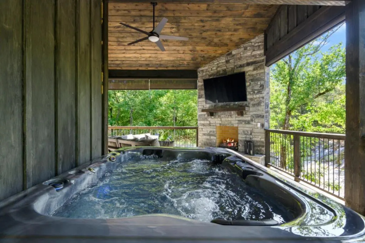 Vacana Blackwater Waterfront Couples Cabin, HotTub, FirePit, Pet Friendly