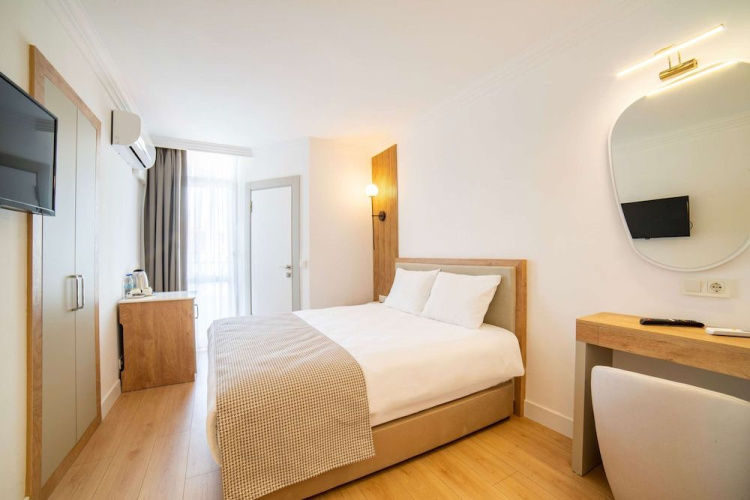 Golda Hotel