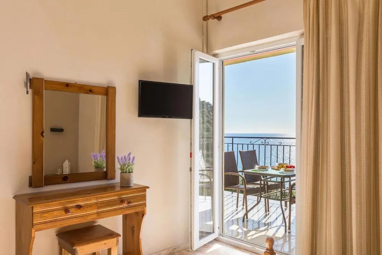 Studio Apartments Pelekas Beach adonis