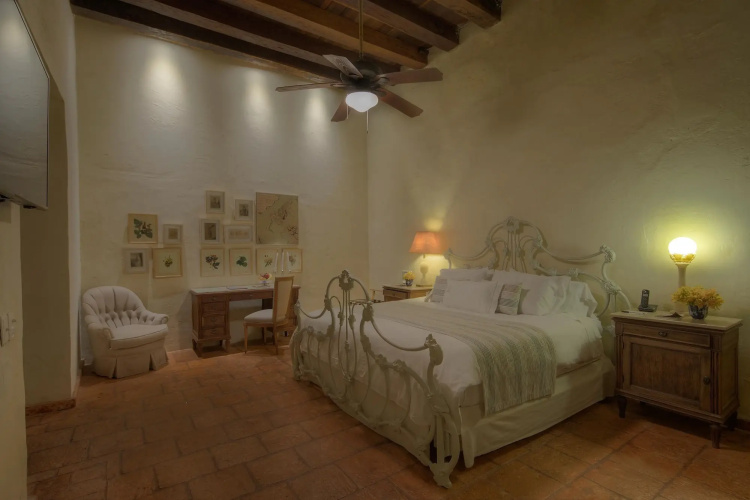 Casa del Arzobispado Hotel