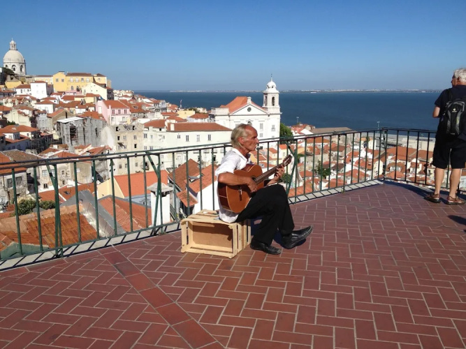 Alfama Right Point