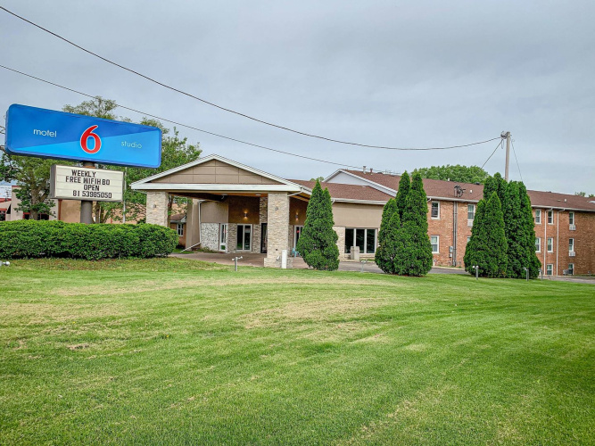 Motel 6 Rockford, IL