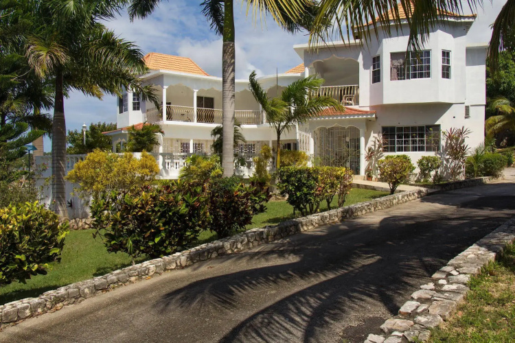 Chateau De La Rose Bed and Breakfast