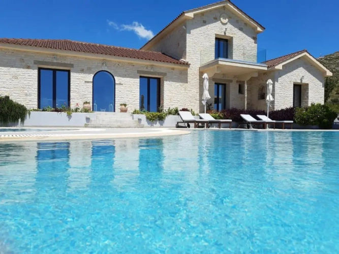 3 Bedrooms Villa