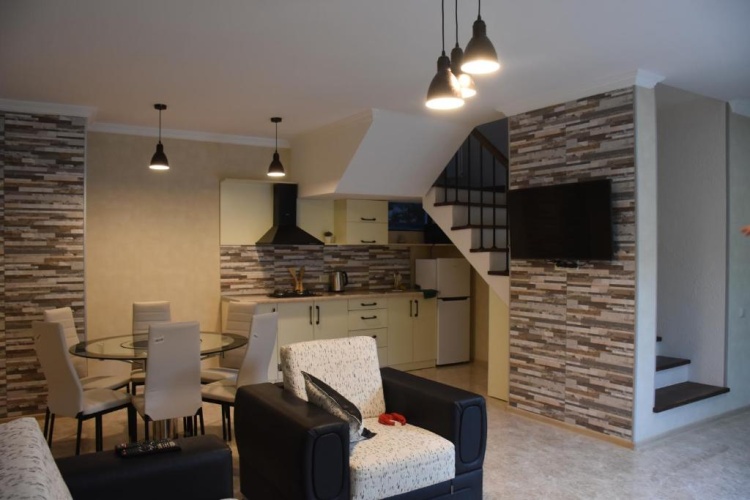 2 Bedrooms Villa