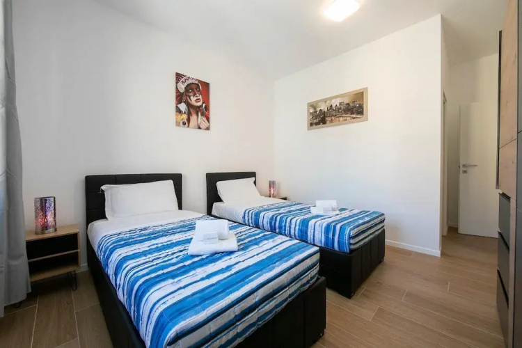 Boutique Apartment 7