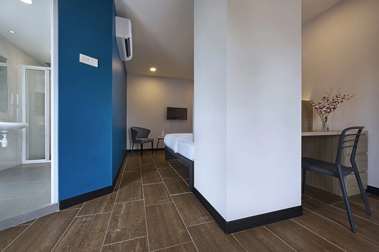 Double Suite with street view