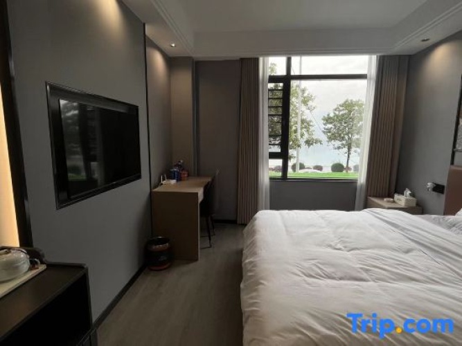 Standard Double room with river view
