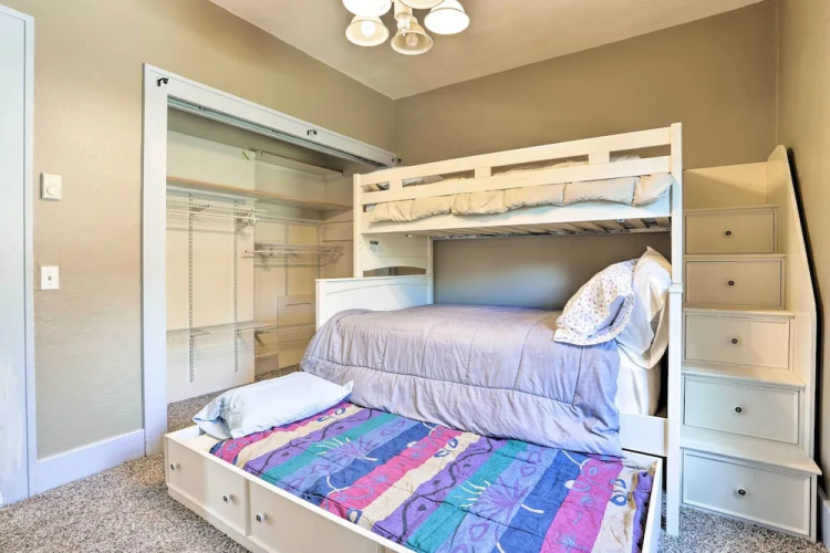 Walk to Downtown: Custer Retreat w/ Fire Pit!