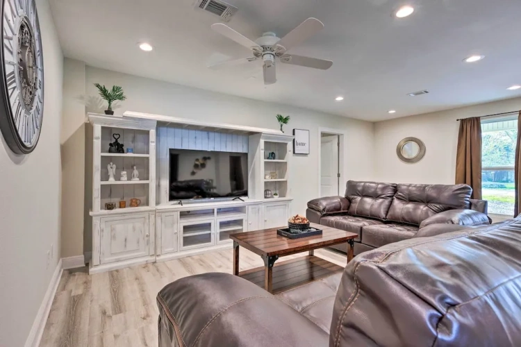 4 Bedrooms Cottage