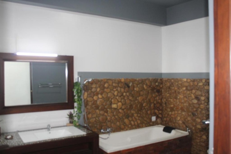 Standard Triple room with city view