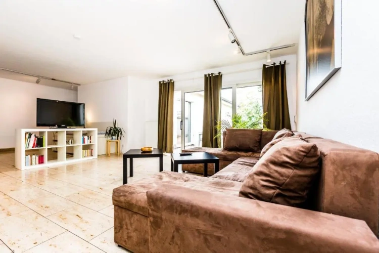 2 Bedrooms Triple Apartment