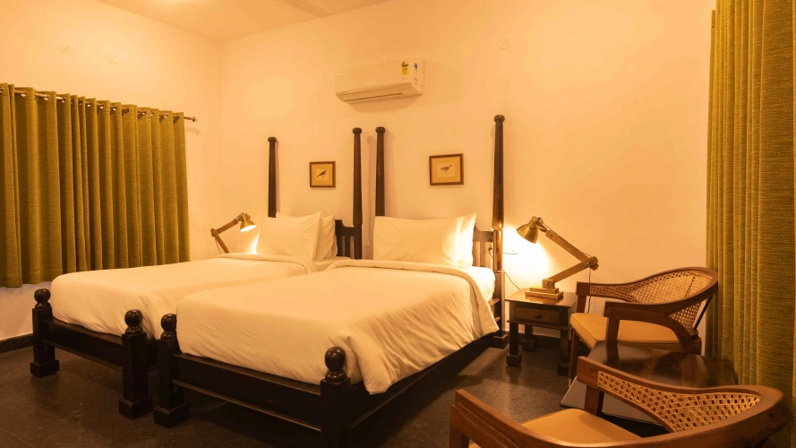 Standard Twin room with lake view