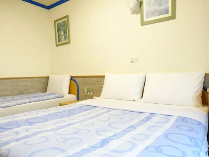 Standard Triple room
