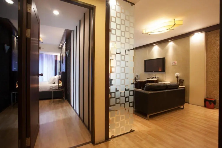 2C - 2 Bedroom Downtown Apartment With Shared Pool