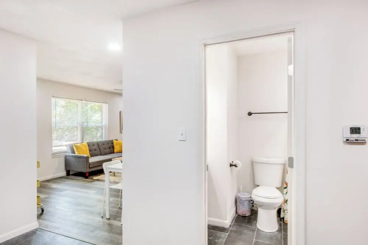 Pet-friendly Overland Park Condo With Pool Access!