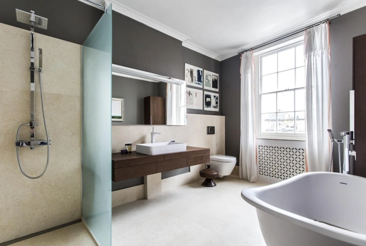 4 Bedrooms Apartment
