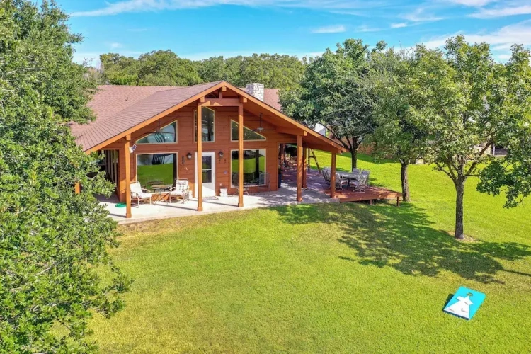 3 Bedrooms Cottage