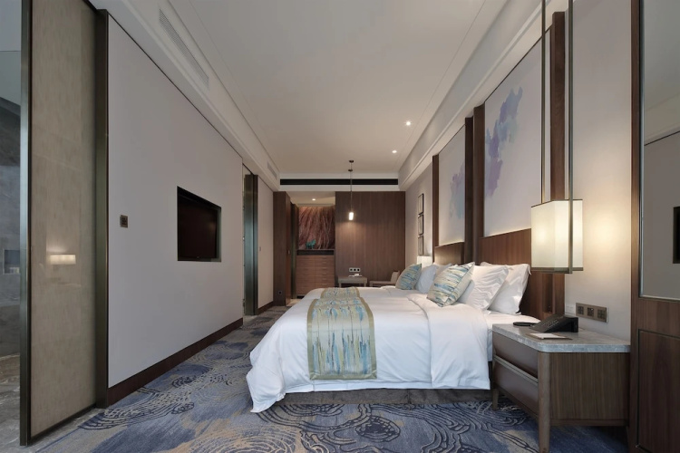 Yading Peninsula Hotel