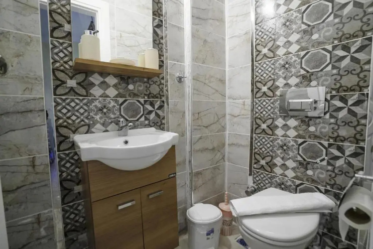 Central and Comfy Flat With Balcony in Muratpasa