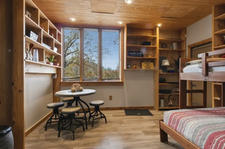Game Room, Dock Life, Fire Pit & Hot Tub!
