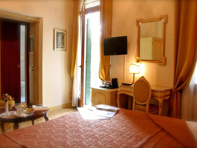 Apostoli Palace
