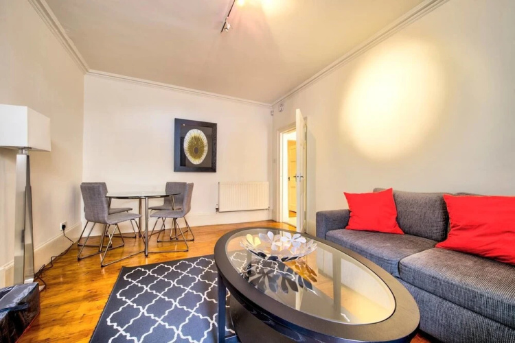 Quiet New Town Apartment