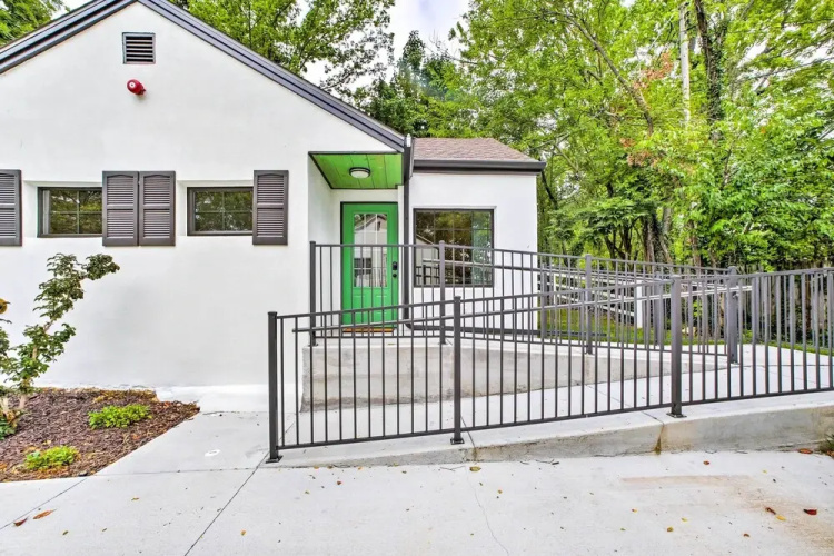 Steps to Branson Landing: Cozy Downtown Cottage!