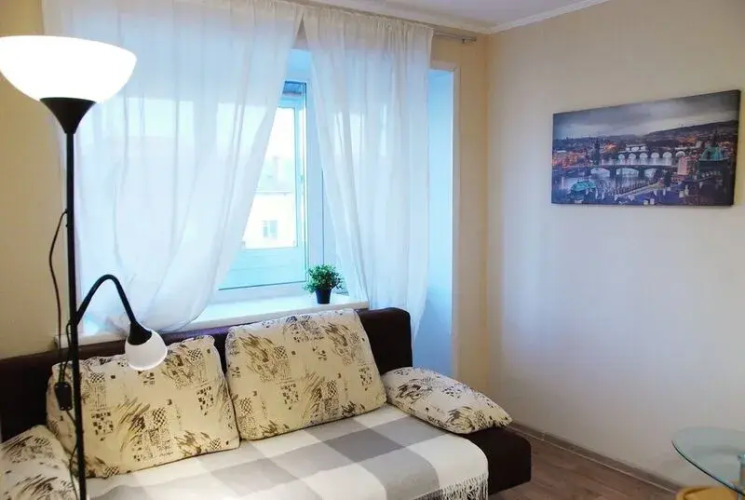 Фотография номера квартиры Диван и чемодан на улице Дуси Ковальчук 260