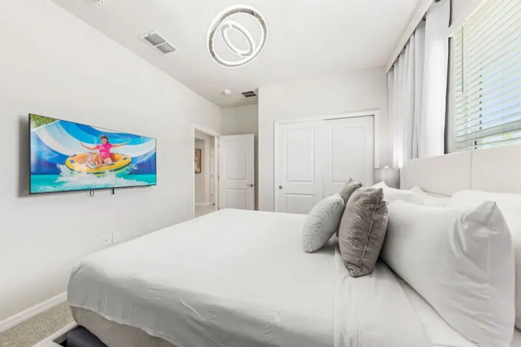 1287 Blue Paradise Way