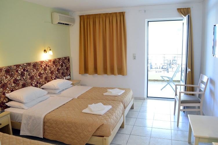 Alexandros Hotel