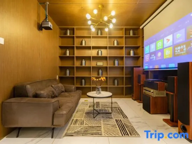 Xianyun Lakeside Hostel