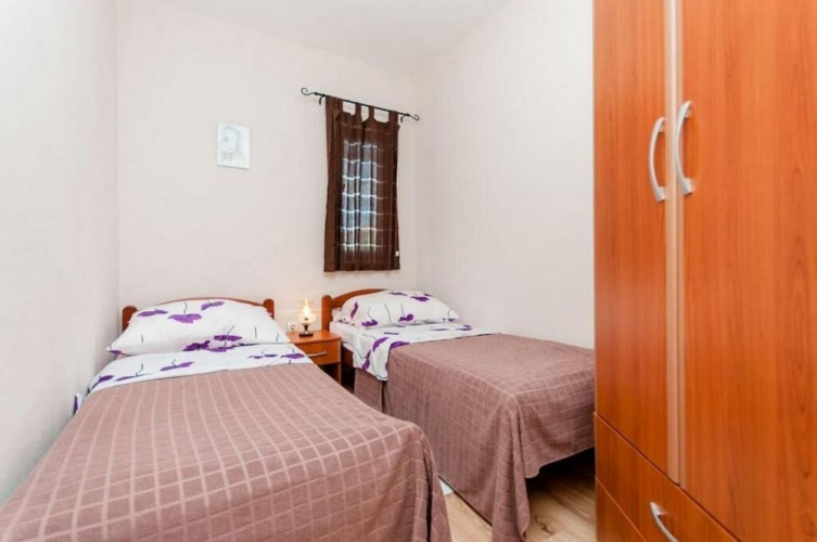 Apartments Mladen