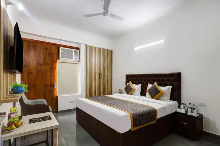 Fabhotel La Corporate Suite