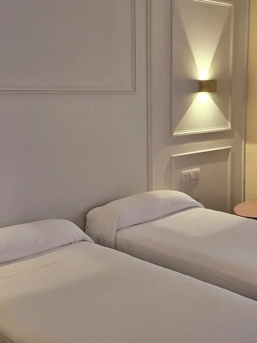 Standard Twin room with balcony