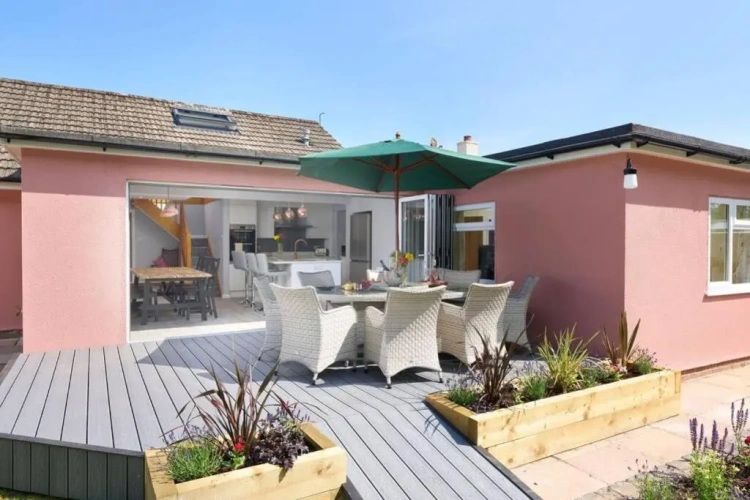 4 Bedrooms Cottage