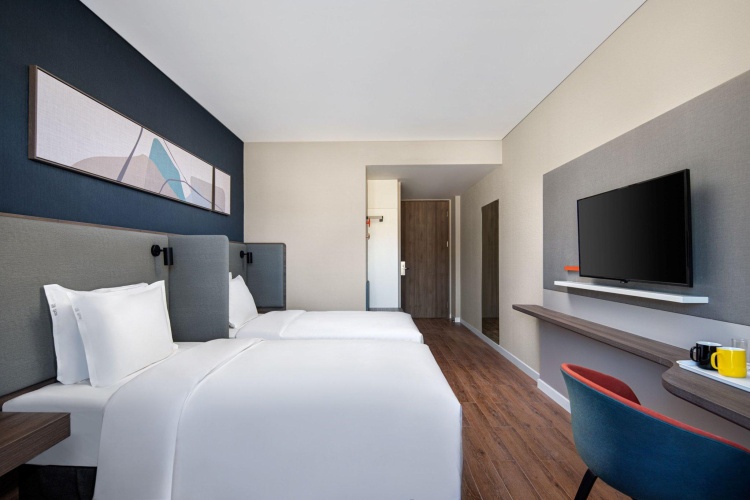 Standard Twin room with garden view