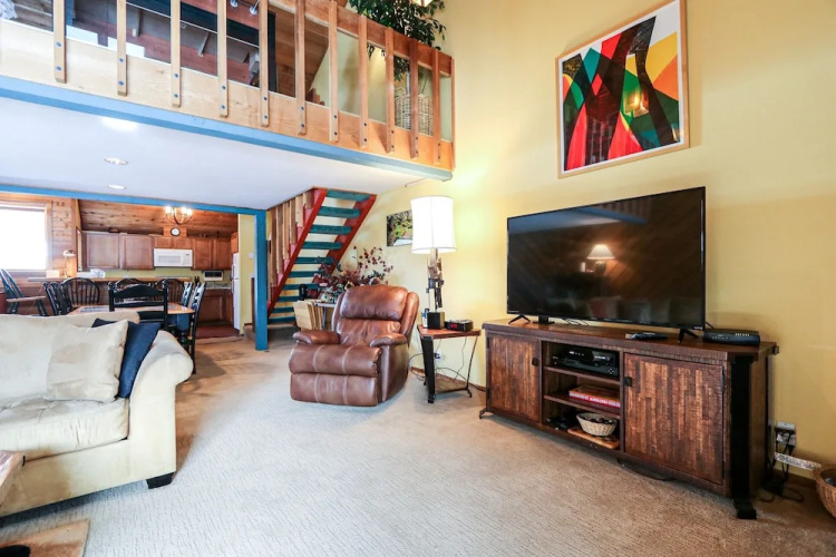 Snowcreek II 288 Gorgeous Mountain Views, Rustic, Spacious and Cozy by Redawning