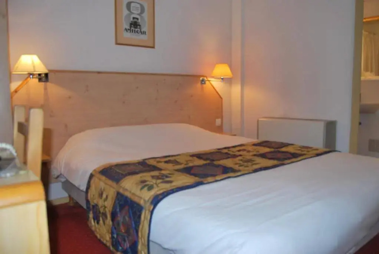 Doubs Hotel - Hostel