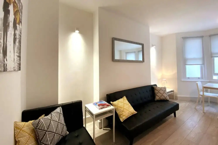 Cosy Sea Front Apartment Sleeps 6