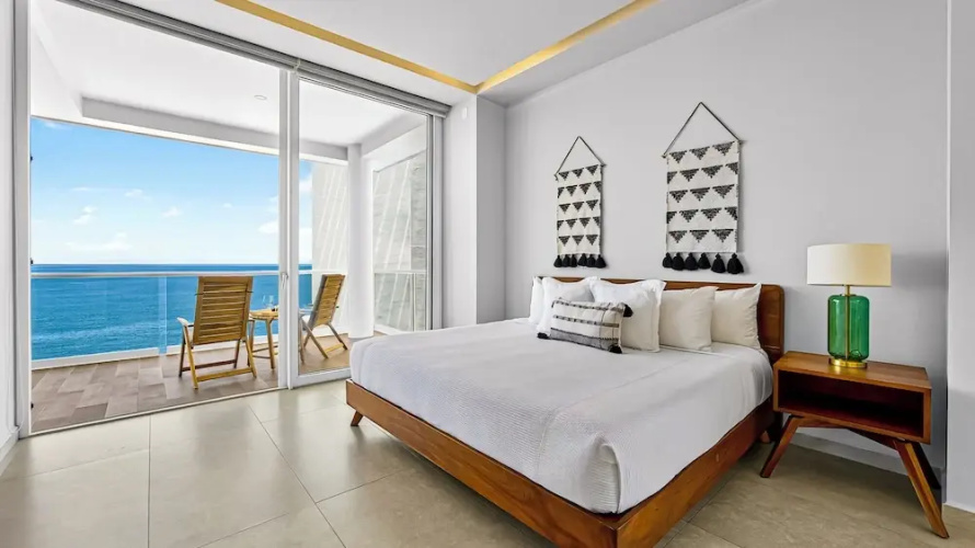 Beachfront 2BR - Pools & Balcony Views