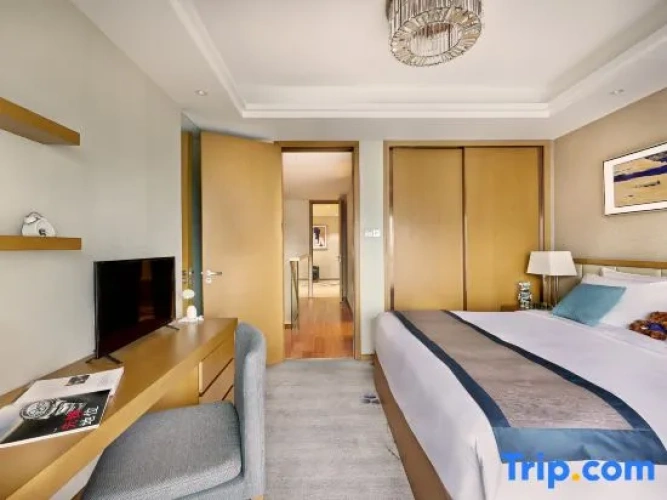 1 Bedroom Deluxe Duplex Suite with balcony