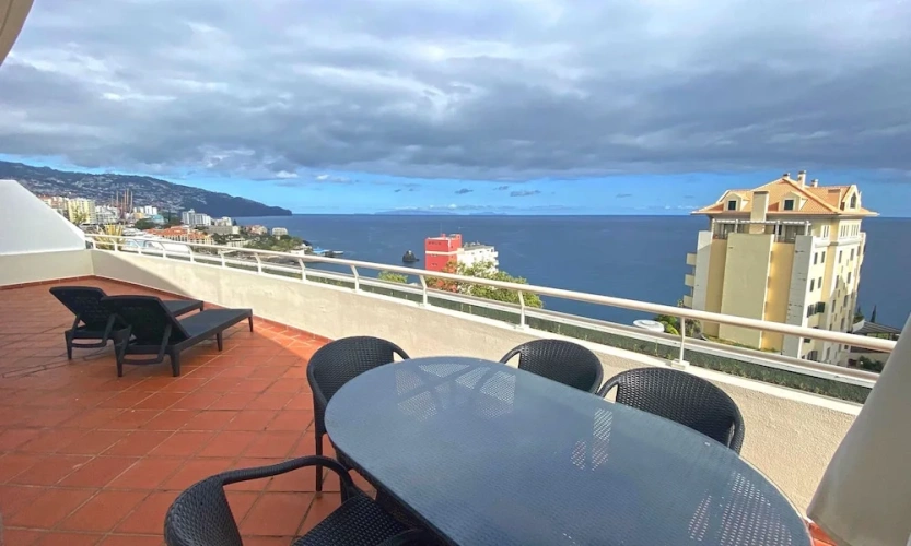 3 Bedrooms Deluxe Apartment with balcony and with sea view