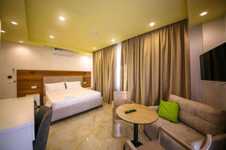 Superior Double room with balcony and with partial sea view