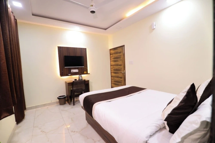 Standard Double room with city view