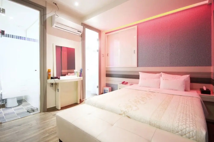 Jeongeup H Hotel