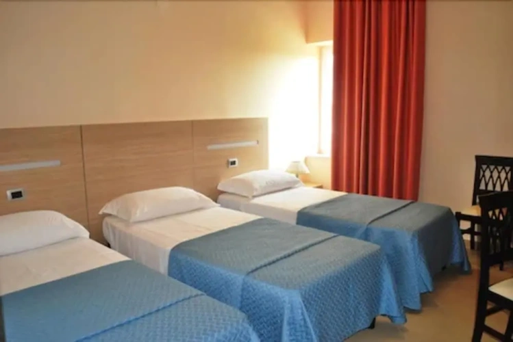 Standard Triple room with balcony