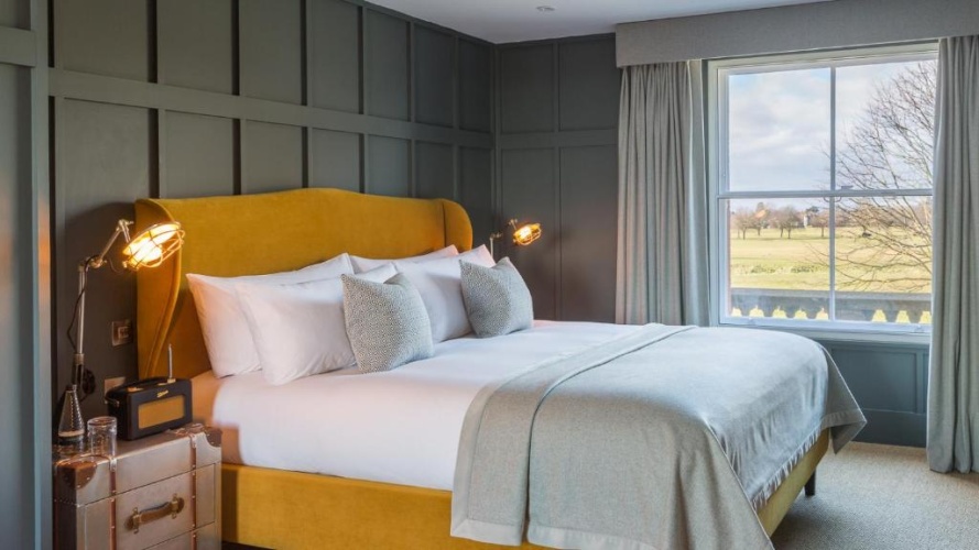 Suite with park view