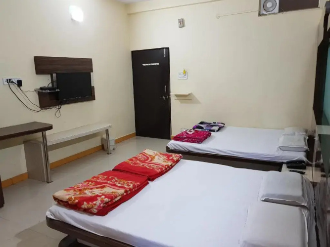 Shri Radhe Krishna Hotel